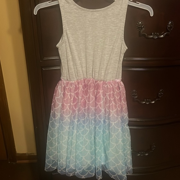 Little girls used size 8 dress - Picture 5 of 5